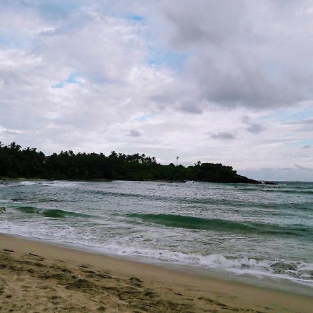 Madiha Ocean Waves Hotel Matara Exterior photo